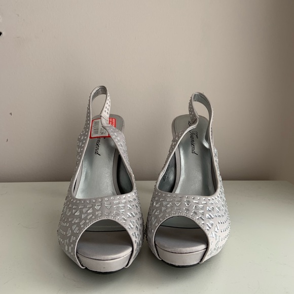 Heels - Picture 3 of 7